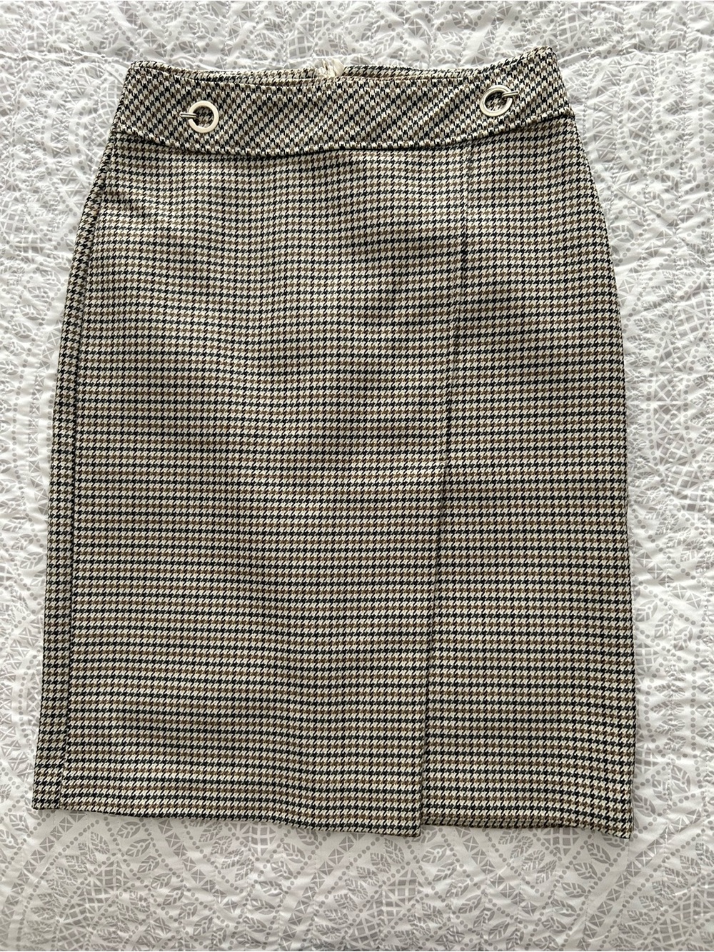H&M Black and Cream Houndstooth Pencil Skirt with Grommet Detail